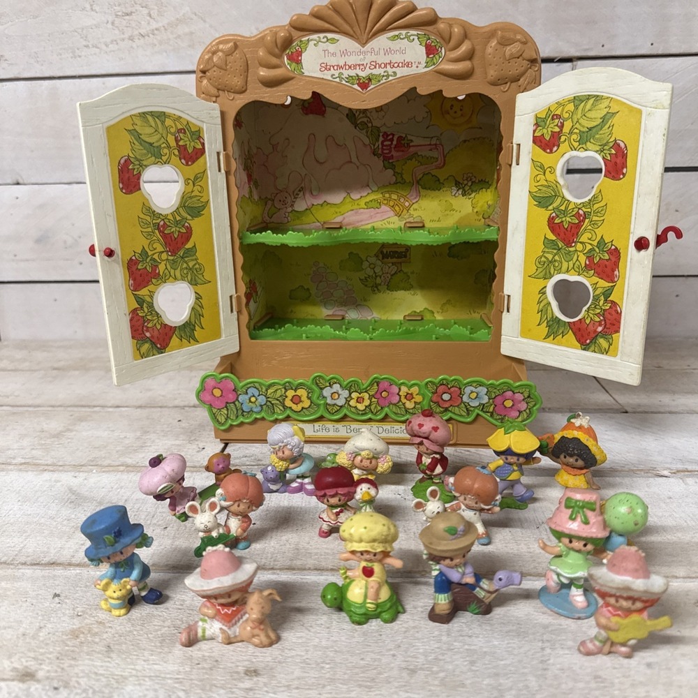 Vintage Strawberry Shortcake Playset with 16 PVC Figures – 1980s